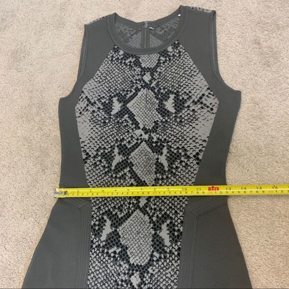 Diane Von Furstenberg Grey Sleeveless Snake Print Bandage Stretch Cocktail Dress - Picture 11 of 15